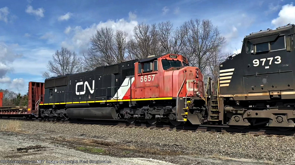 CN 5657 wraps up my afternoon.